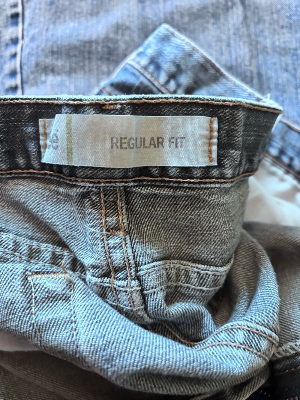 Lee Men's Light Blue Jeans with Faded Finish - Picture 5 of 6